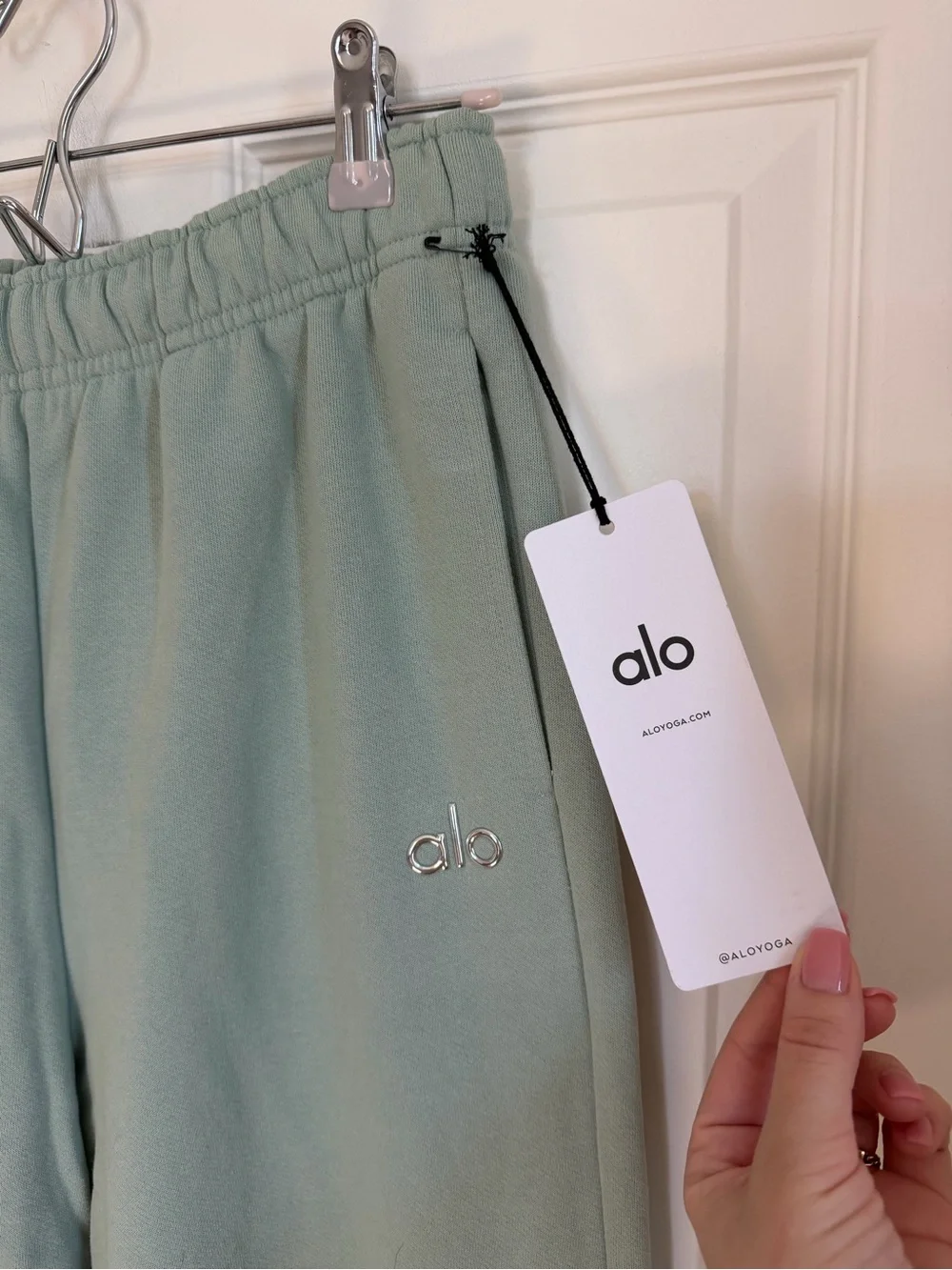 NWT Alo Accolade Sweatpant Icy Sage, S